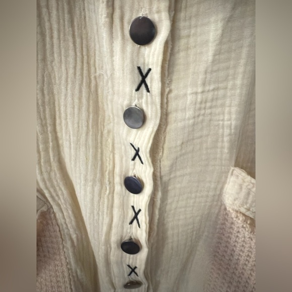 POL x Freckled Poppy Textured Henley Pullover - Picture 4 of 11